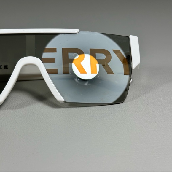 [SOLD] BURBERRY B 4291 3007/H 140 2N Rectangle Shield Sunglasses - Picture 11 of 11